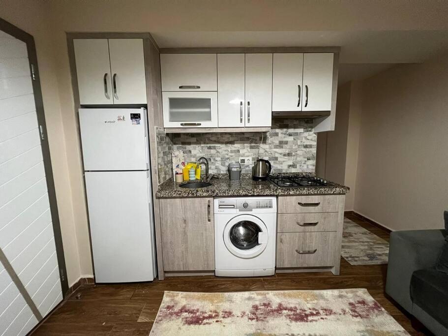 Apartment Giris Kat,merkezi Konum, Alisveris Merkezi Karsisi'3' *