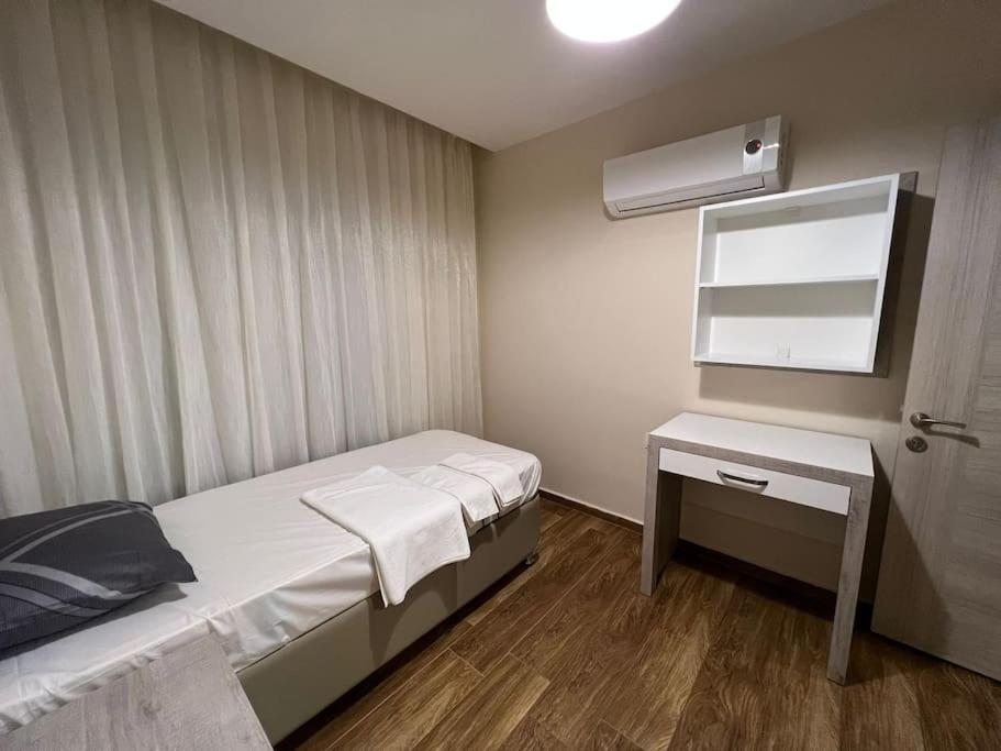 Merkezi, Sik, Denize 3 Km Kueltuer Kafeler Cad. 2 Dk '13' Antalya