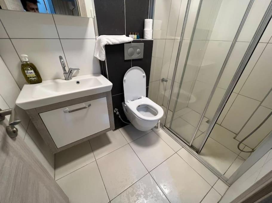 Merkezi, Sik, Denize 3 Km Kueltuer Kafeler Cad. 2 Dk '13' * Antalya