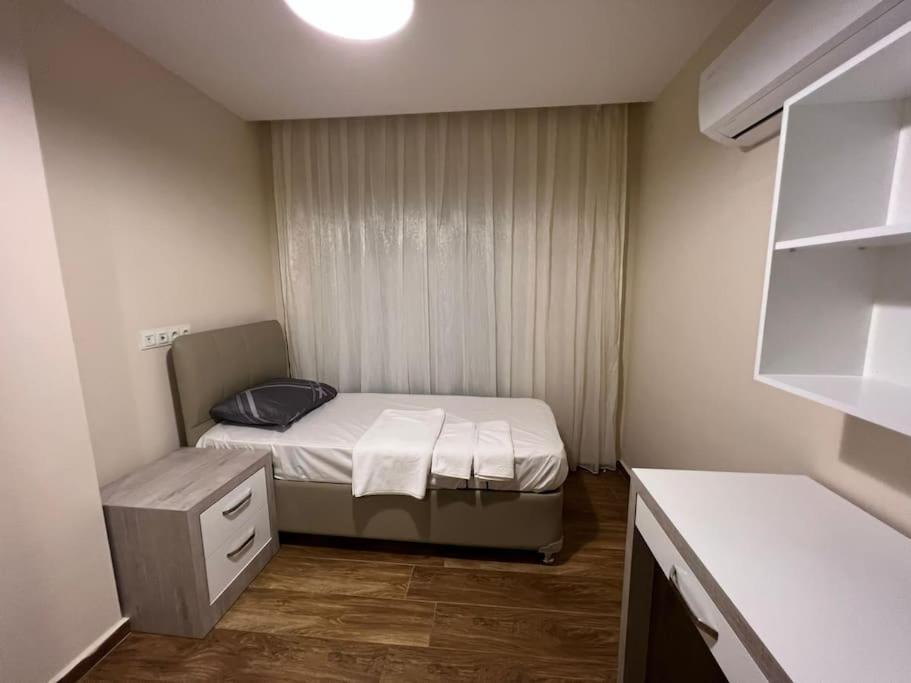 Merkezi, Sik, Denize 3 Km Kueltuer Kafeler Cad. 2 Dk '13' Antalya