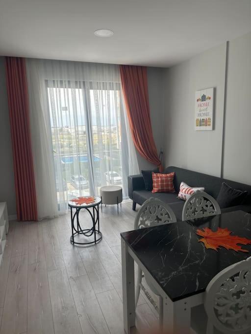 Havalimani Ve Avm Yakini Havuzlu Lux1+1 Ozel Fiyat Daire *