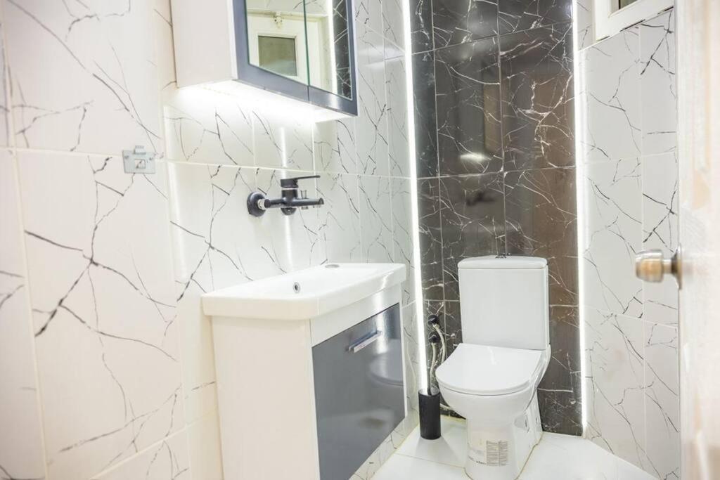 Down Town Two Bedrooms Stylish Apartment *