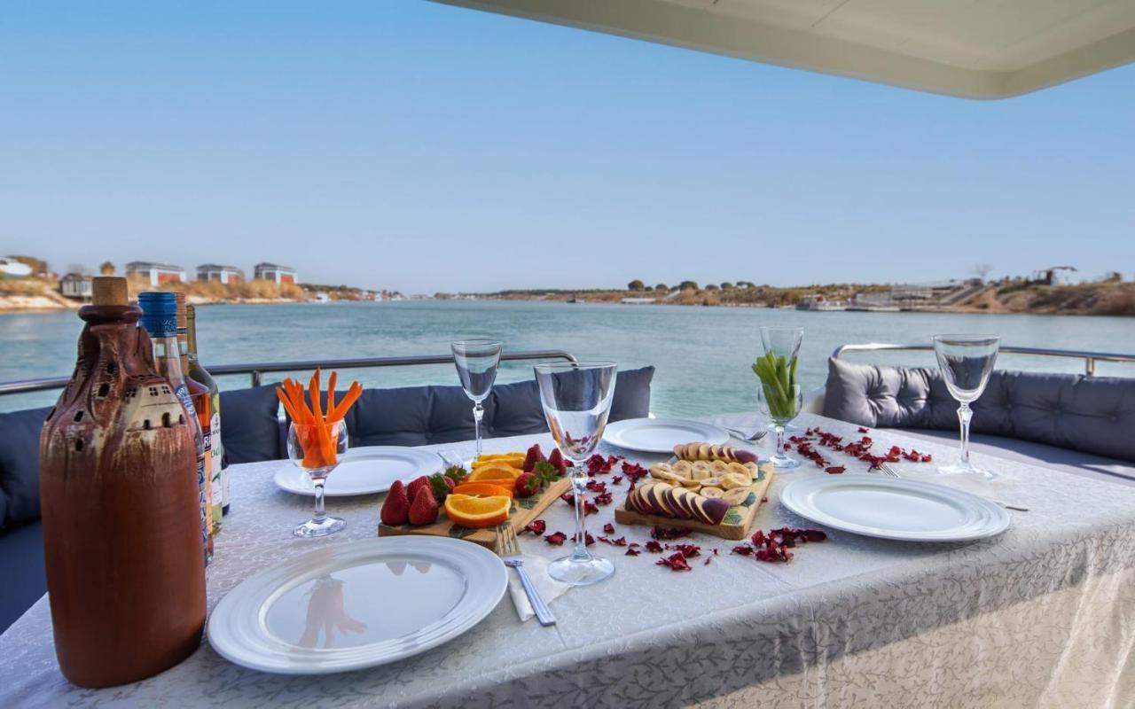 Karci Yacht Charter Botel *