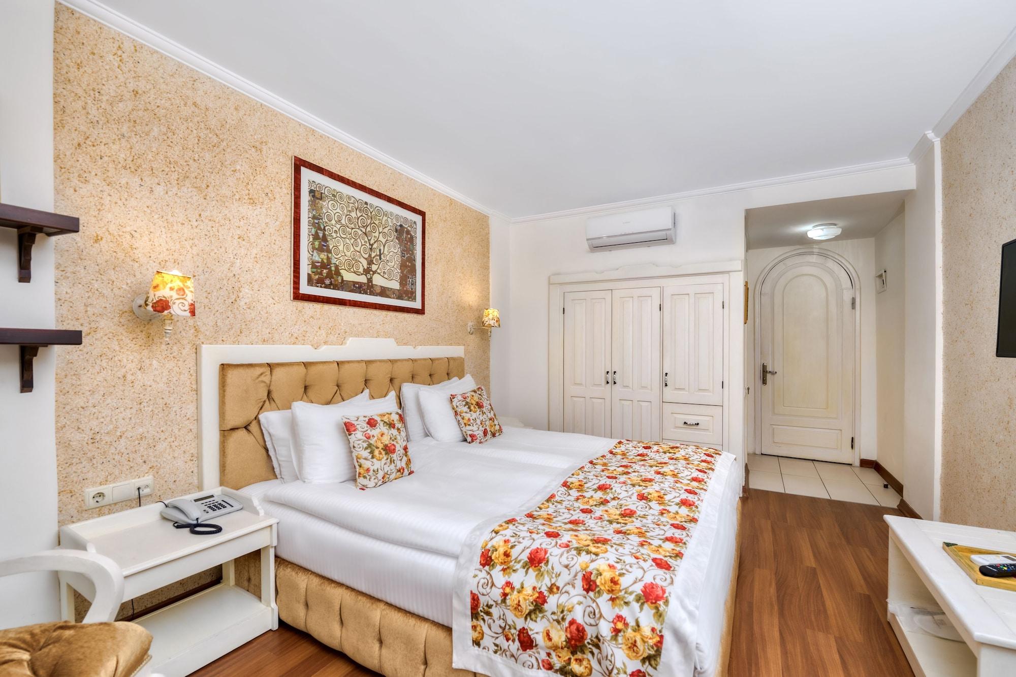 Hotel Adalya Port