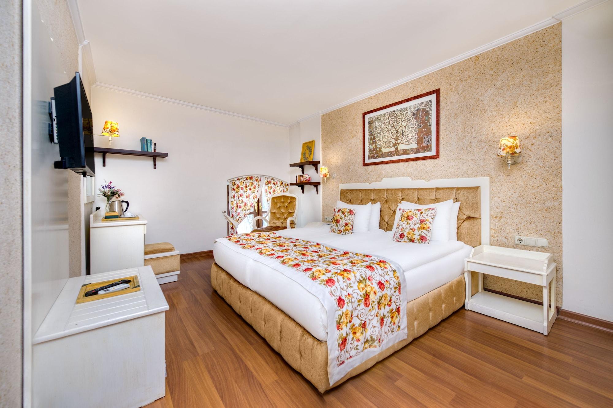 Adalya Port Hotel 4*