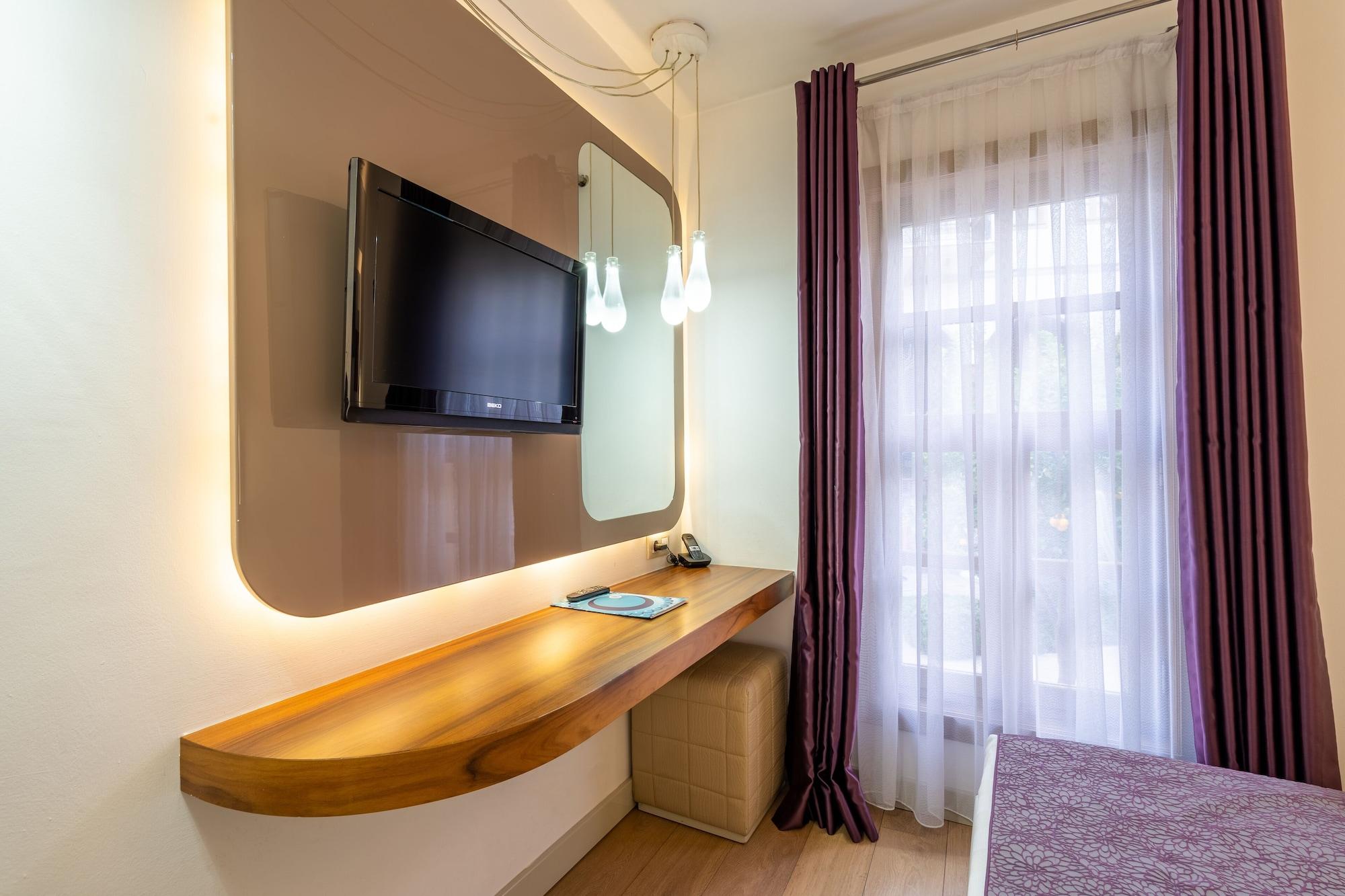 Marina Hotel