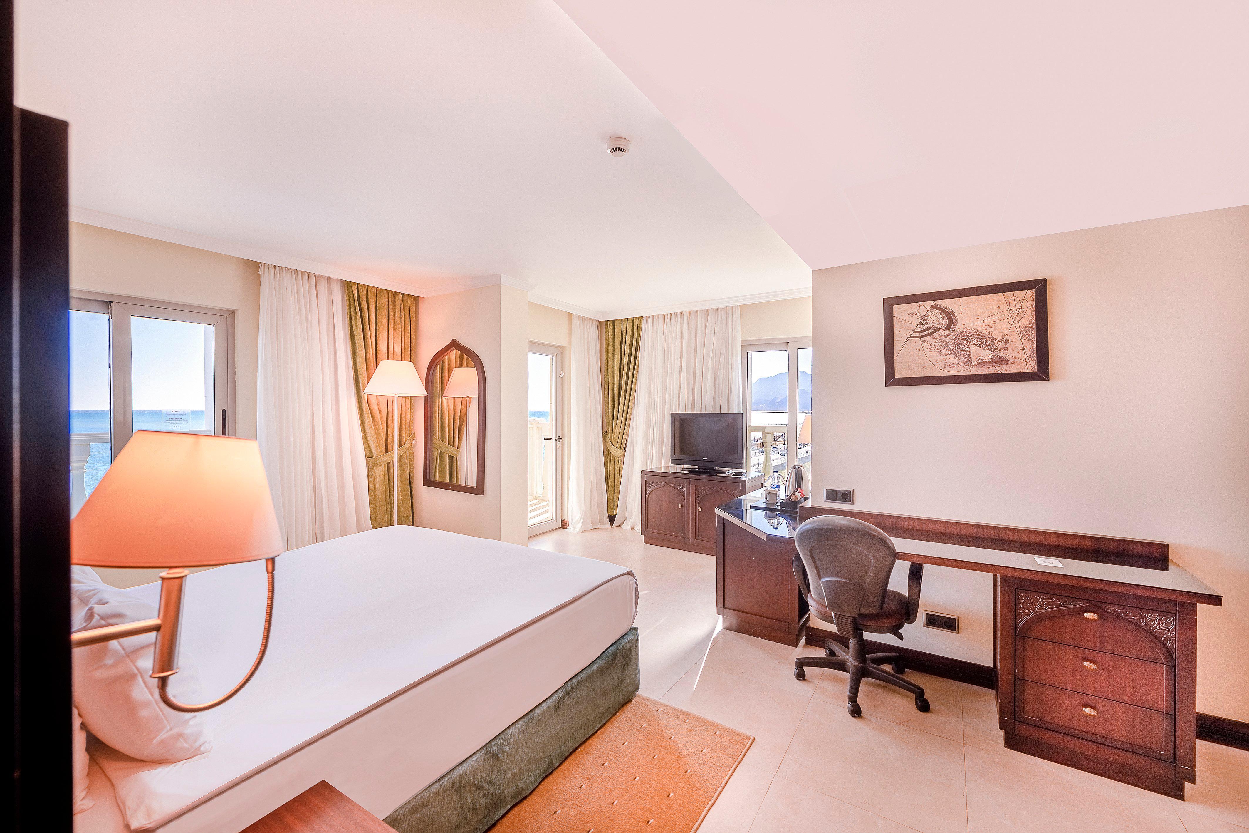 Crowne Plaza By Ihg Hotel