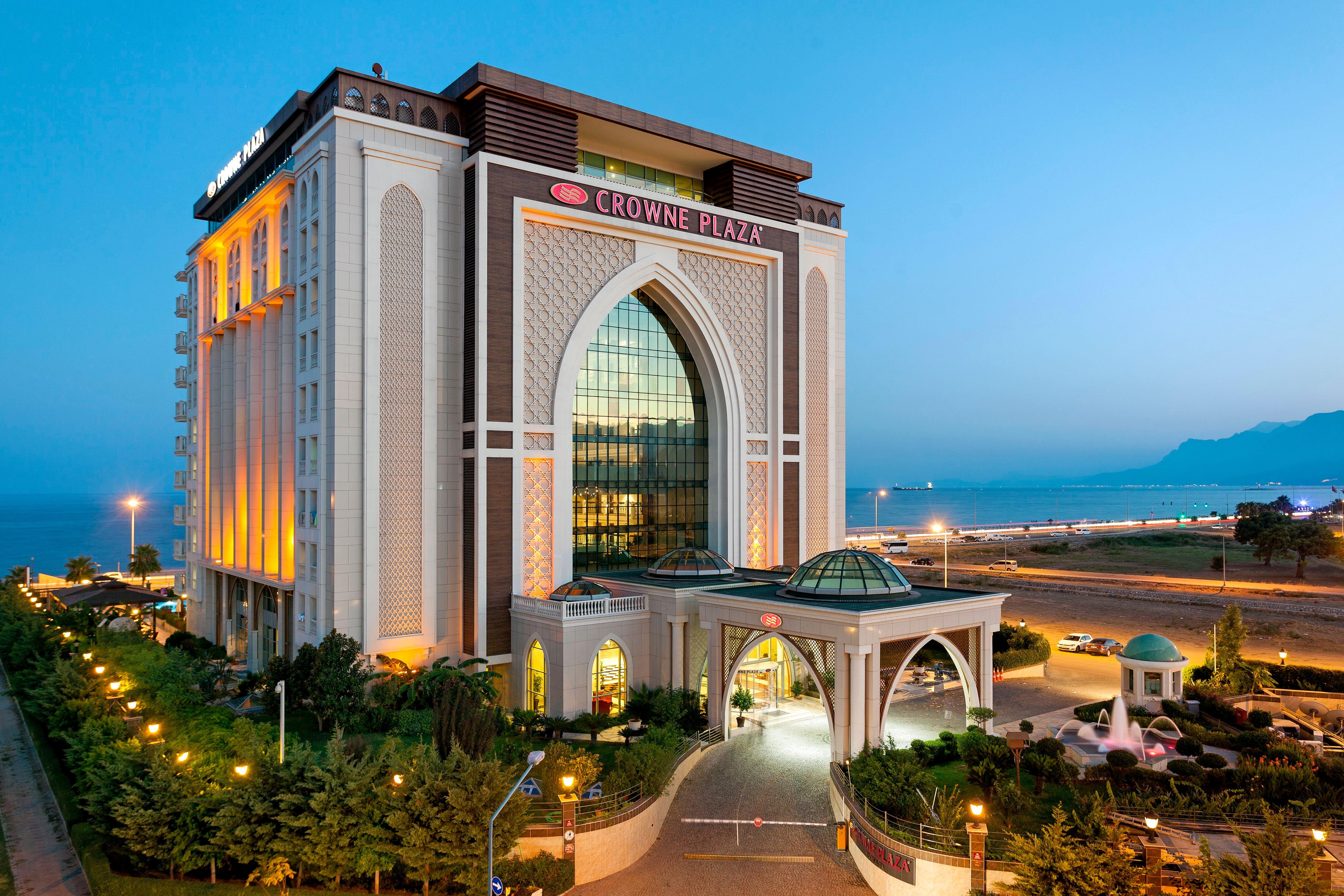 Crowne Plaza By Ihg 5*
