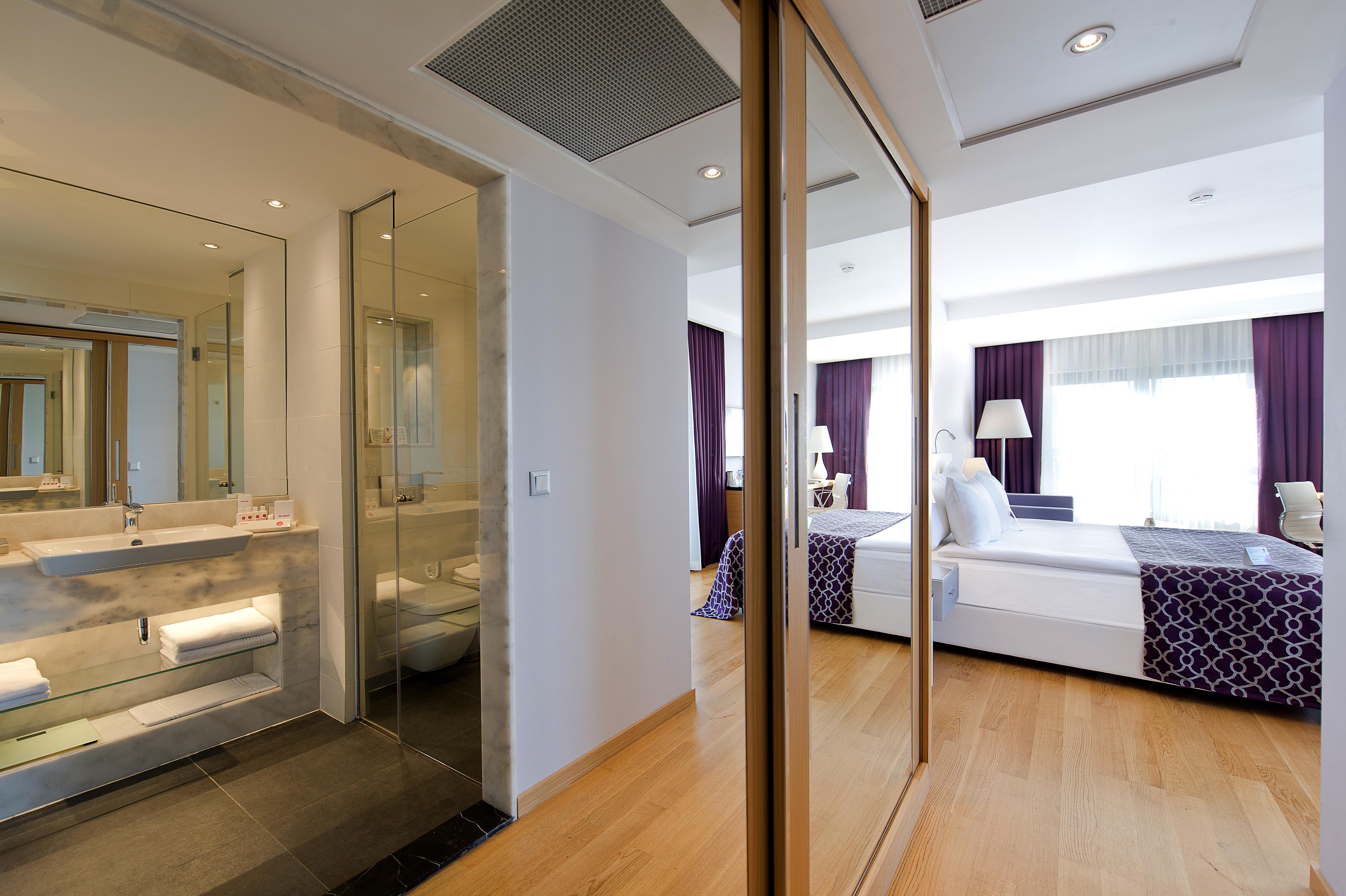 Akra V Otel 4*