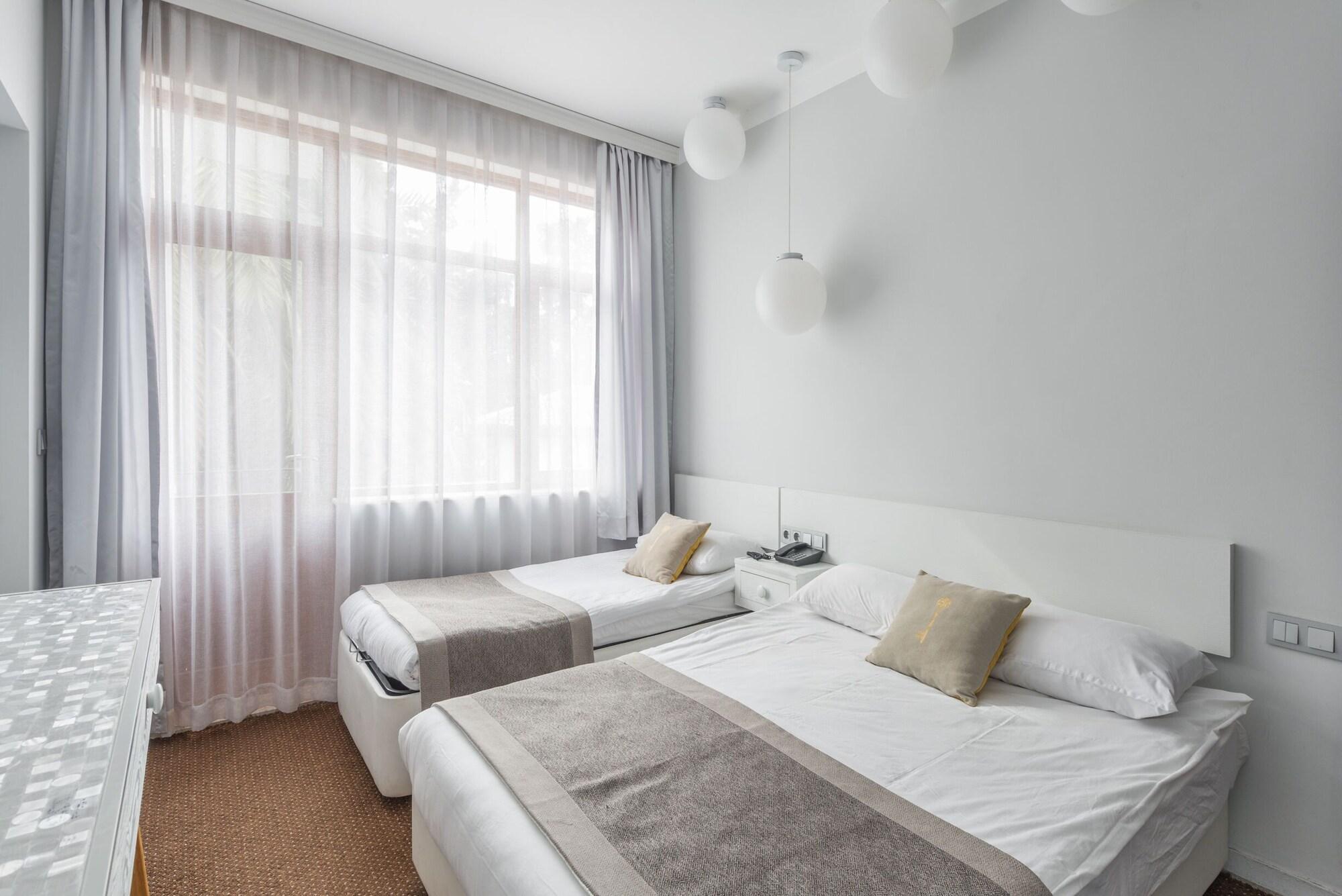 Hotel Delight Deluxe & 2*