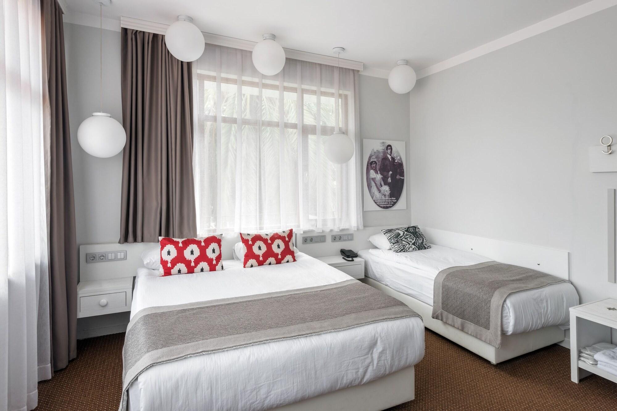 Delight Deluxe & Hotel 2*