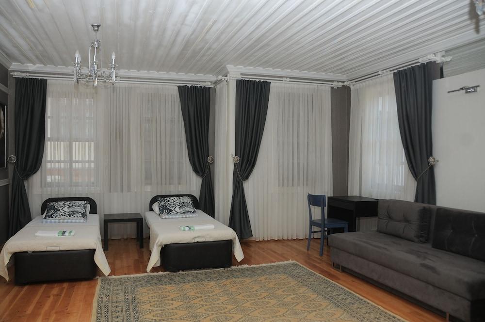 Delight Deluxe & Hotel 2*