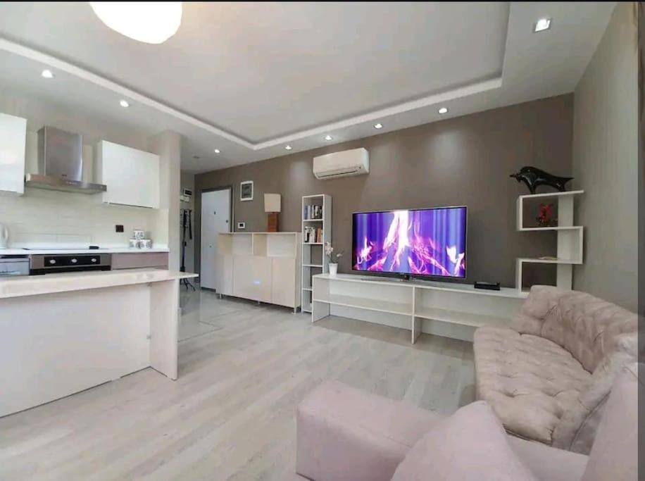 Konyaalti'nda Luks Havuzlu 1+1 * Antalya