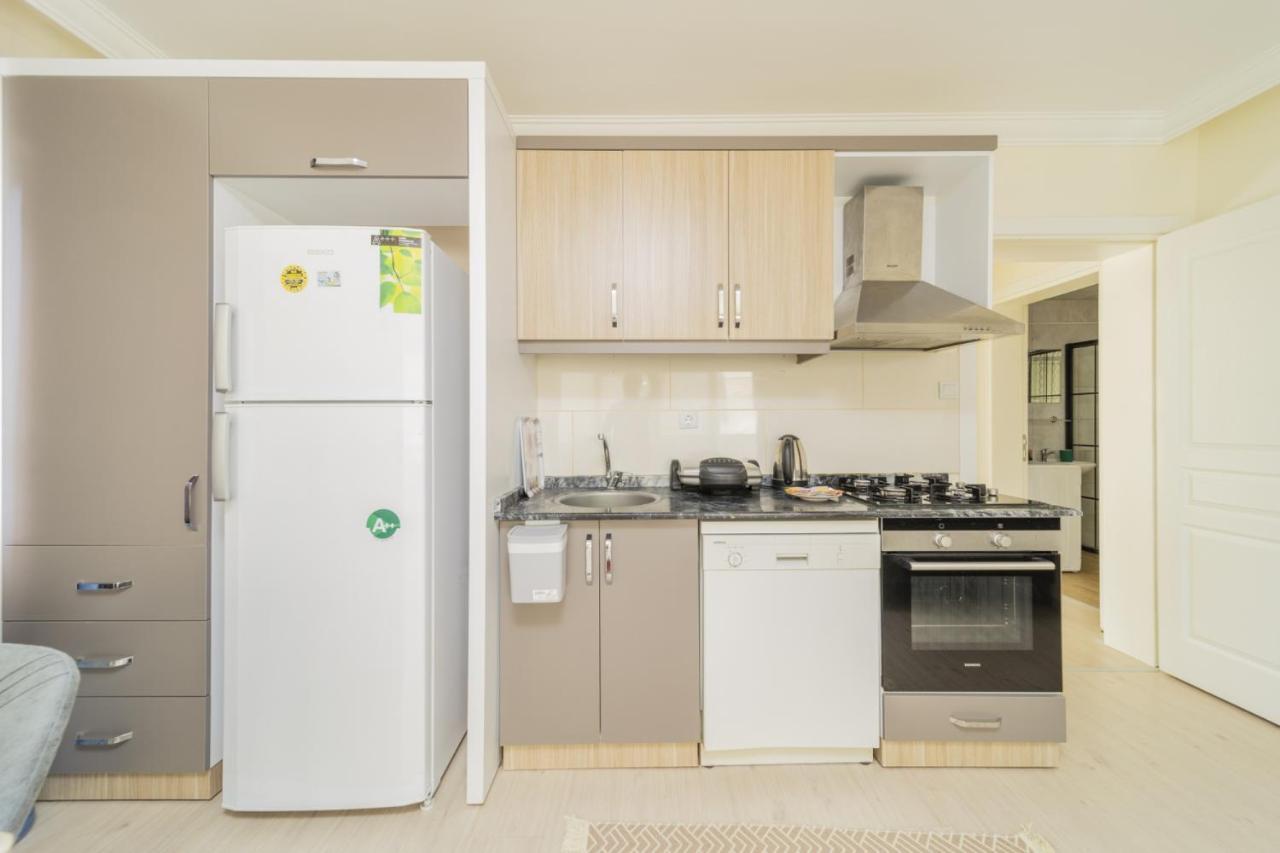 Luminous Flat W Shared Pool 5 Min To Lara Apartment *