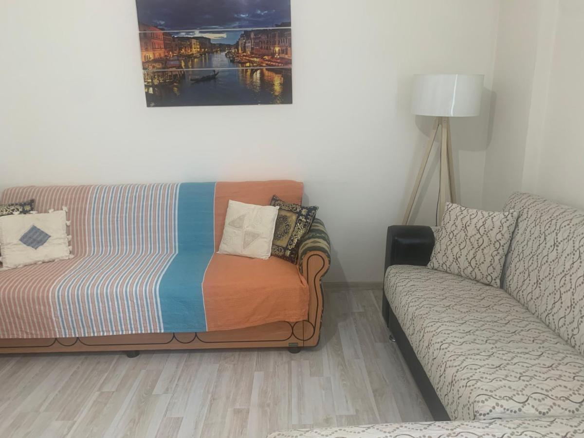 A House Where Whit Pleasure In The Center Of The Apartment *