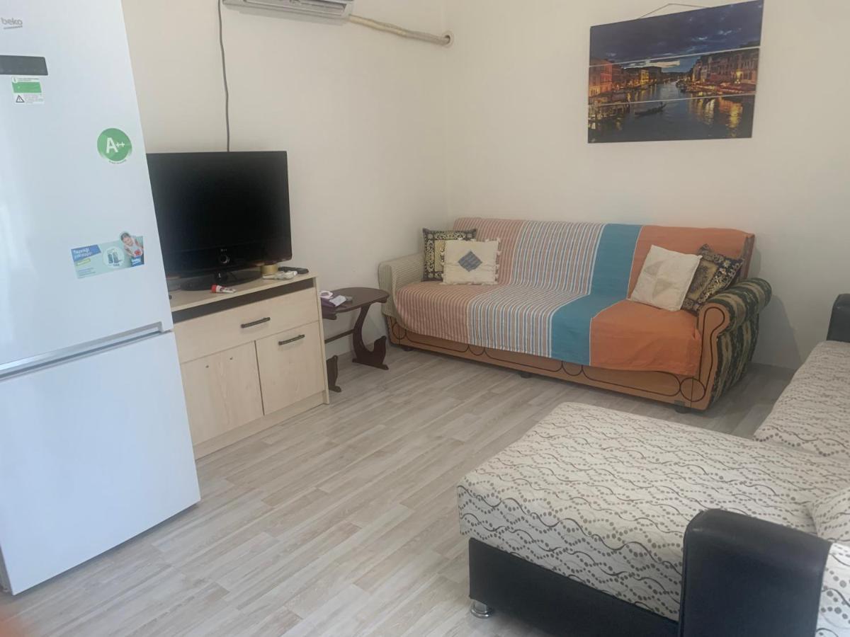 A House Where Whit Pleasure In The Center Of The Apartment