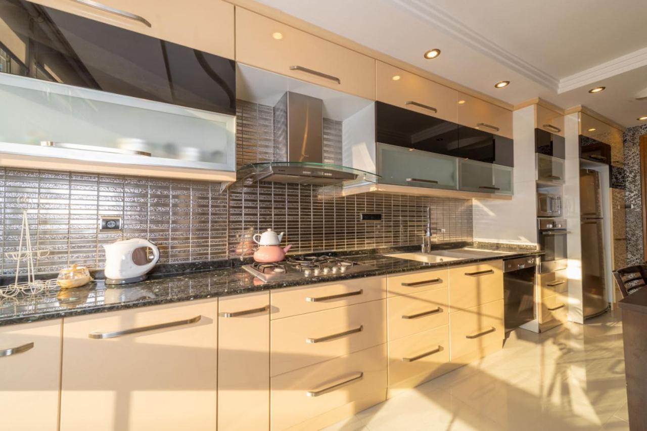 Lovely Flat With Sea View Near In Muratpasa Apartment Antalya