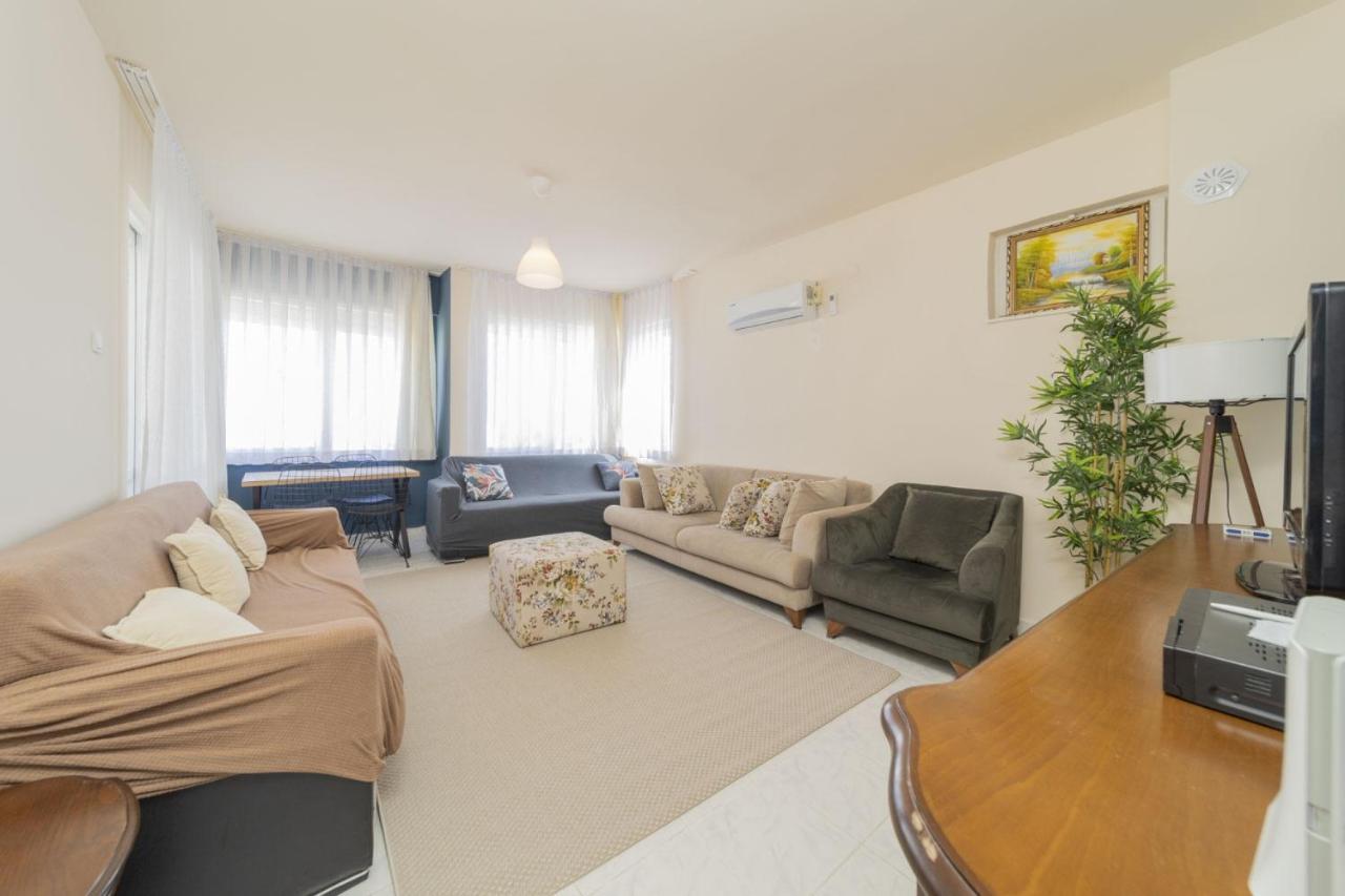 Apartment Spacious Flat Near Lara In Muratpasa