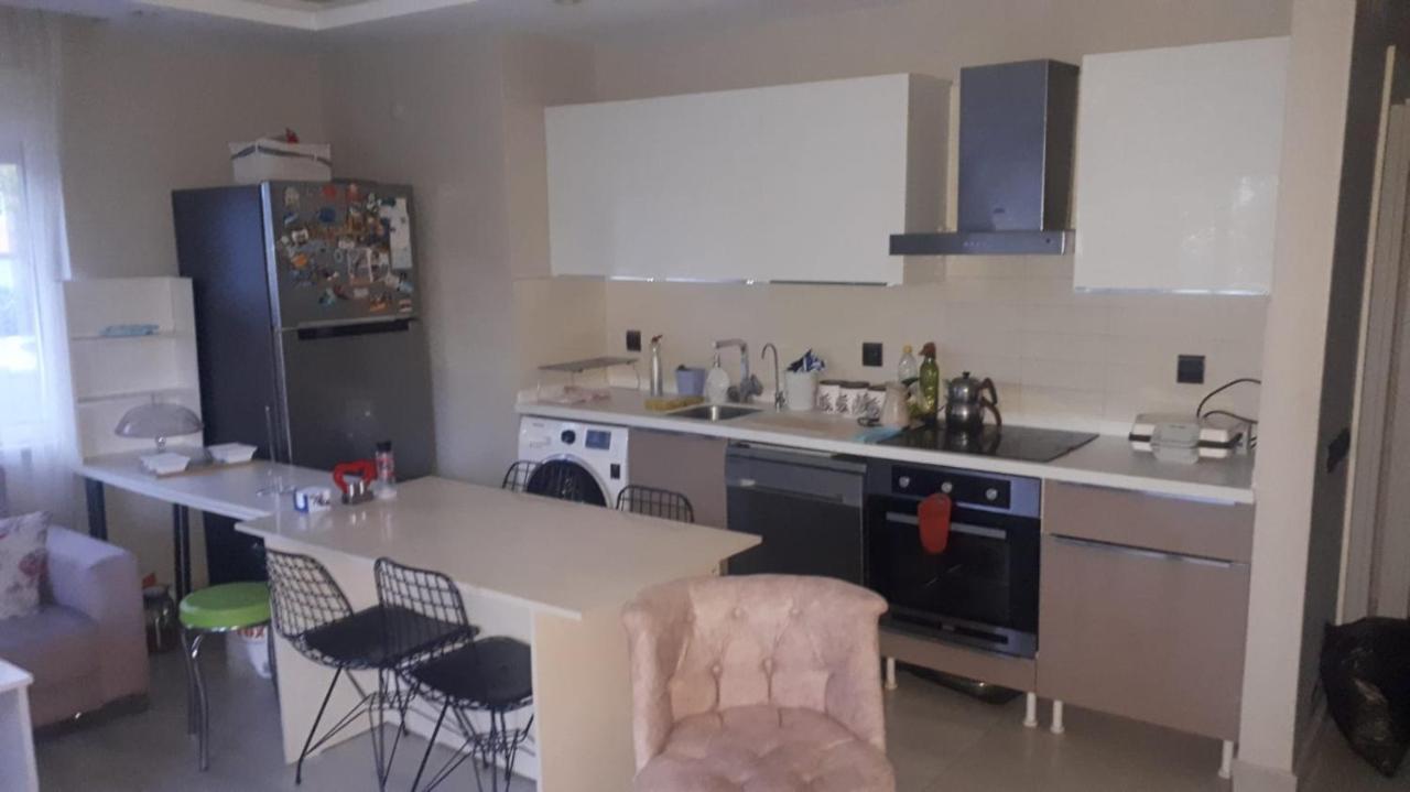 Konyaalti'nda Luks Havuzlu 1+1 Apartment *