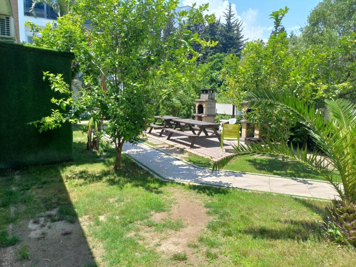 Apartment Konyaalti'nda Luks Havuzlu 1+1