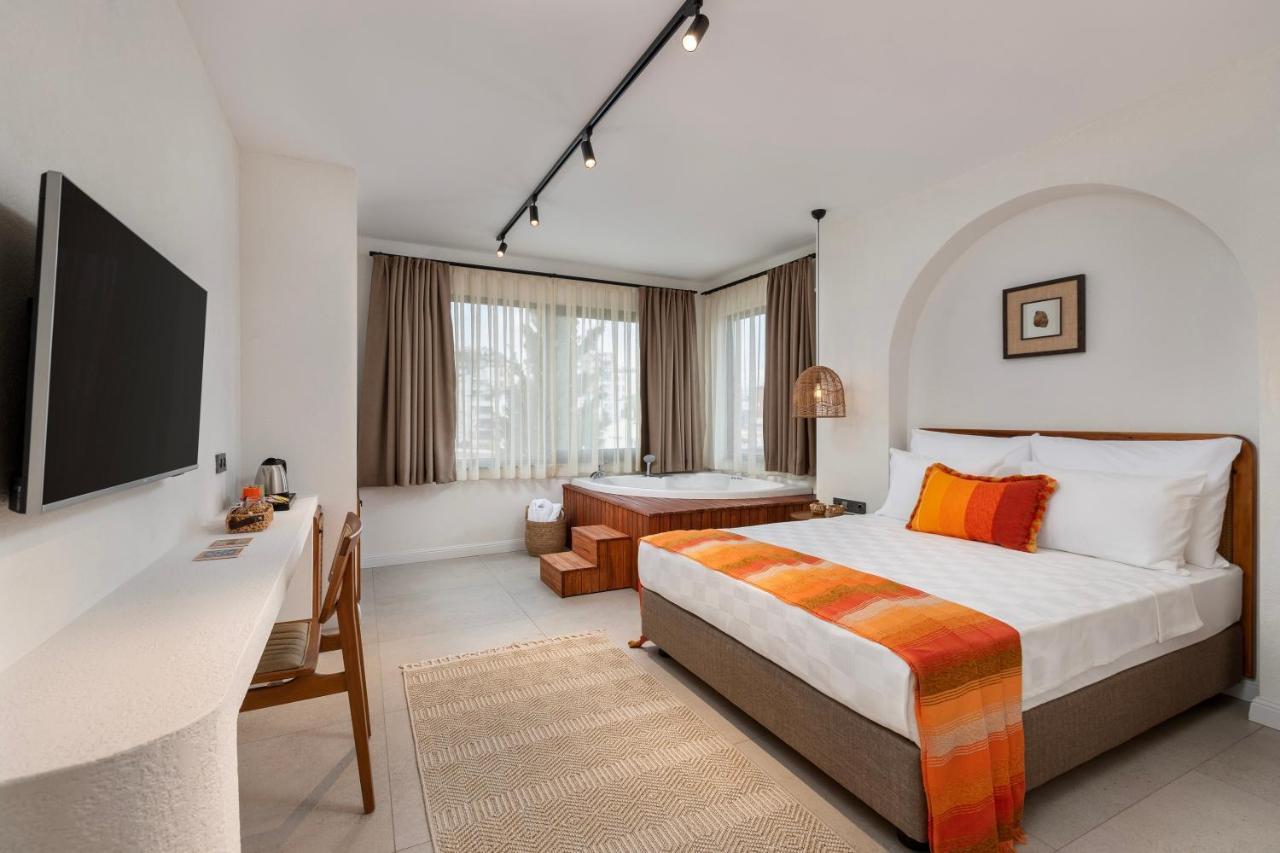 Azuu Bohem Hotel *