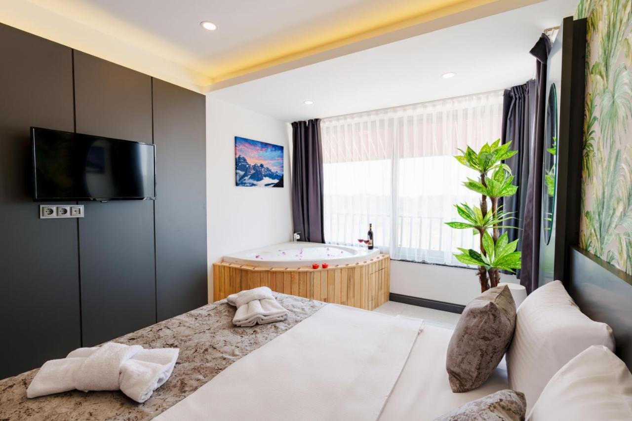 Mrt Suites Lara *