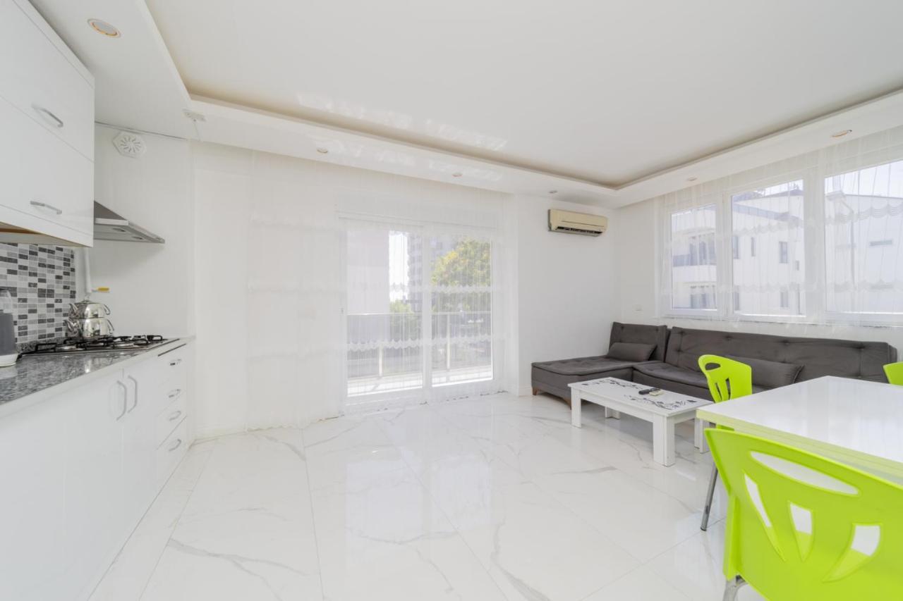 Furnished Flat W Balcony 2 Min To In Apartment *