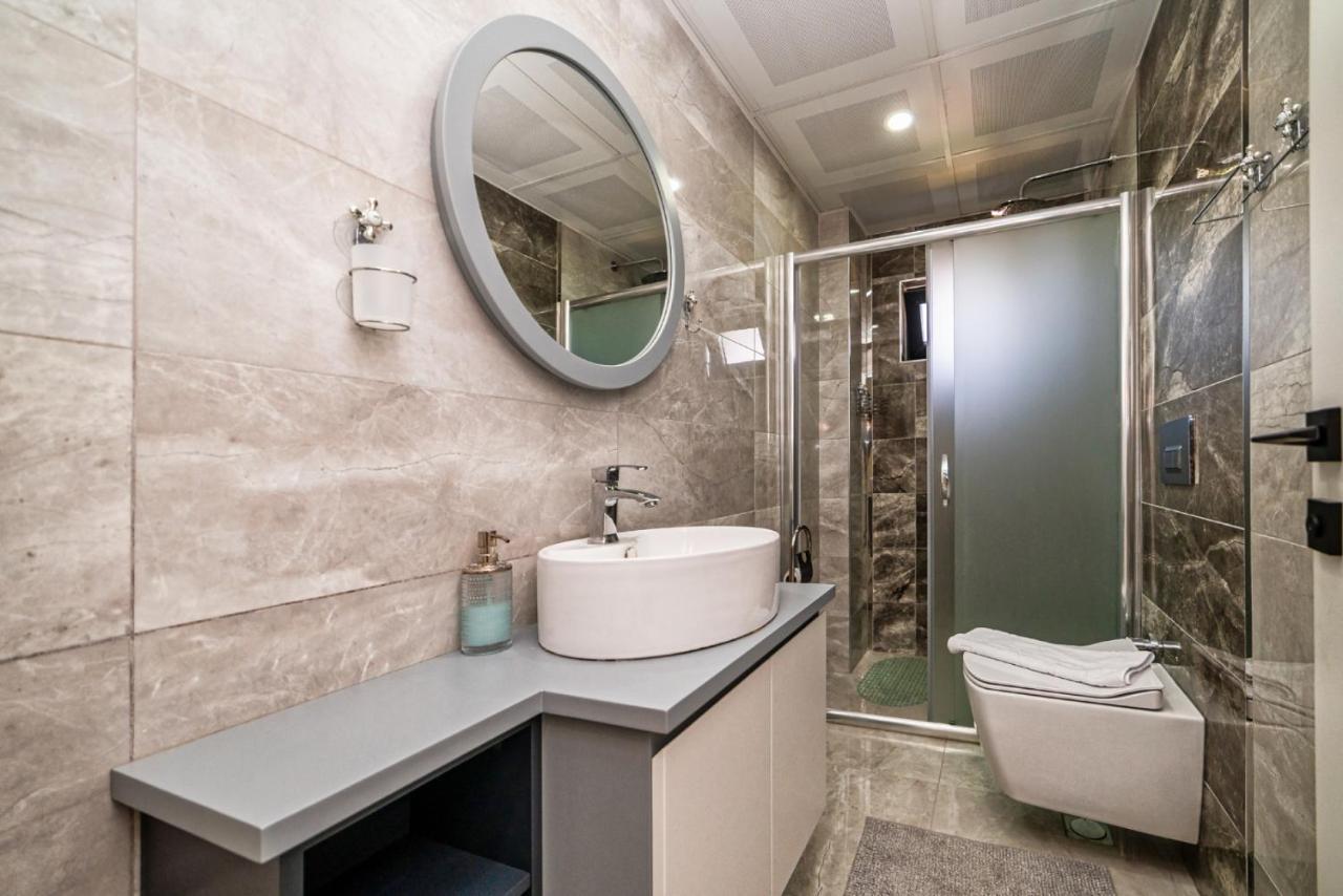 Lux W Balcony Pool Sauna Garden In Villa *