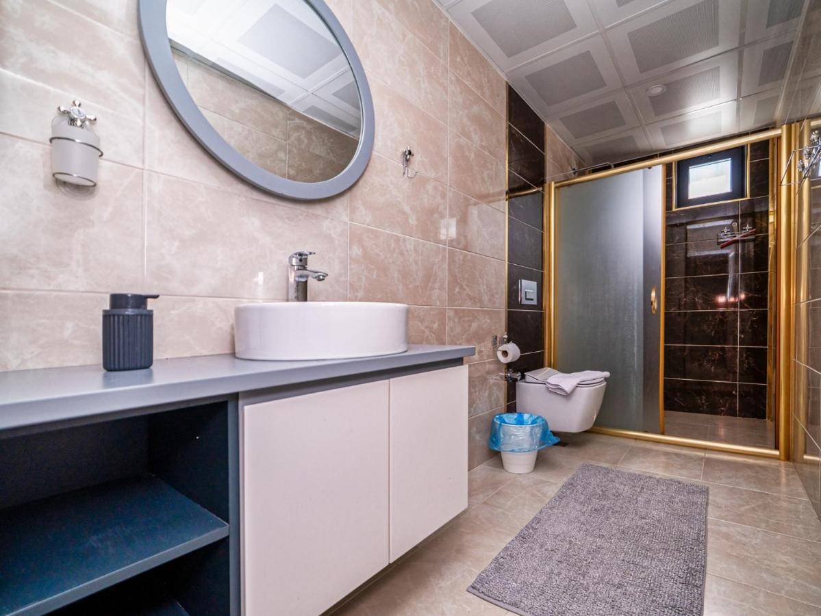 Lux W Balcony Pool Sauna Garden In