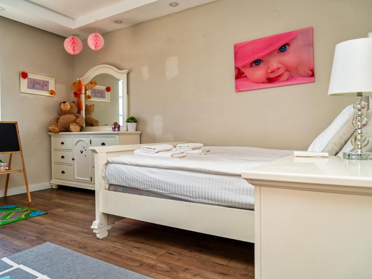 Lux W Balcony Pool Sauna Garden In *