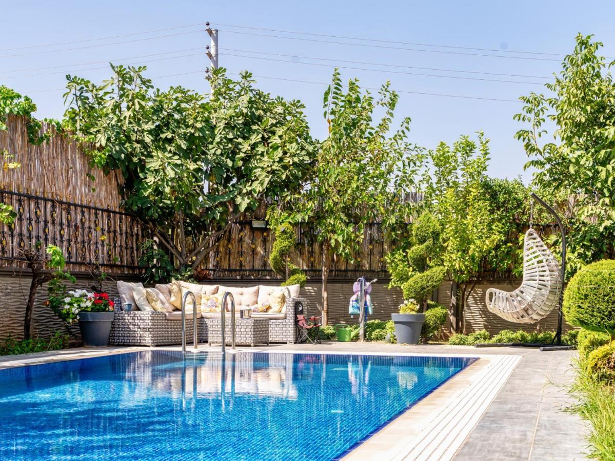 Lux W Balcony Pool Sauna Garden In Villa