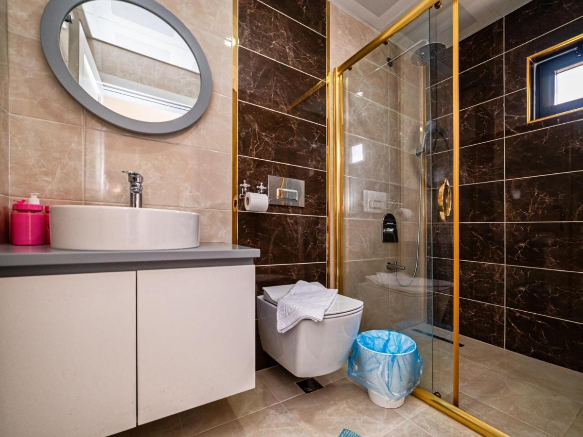 Lux W Balcony Pool Sauna Garden In * Antalya