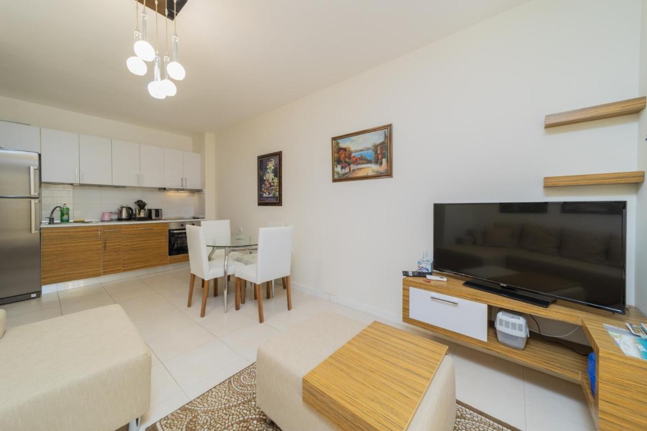 Apartment Flat W Pool Garden And Balcony 7 Min To Beach *