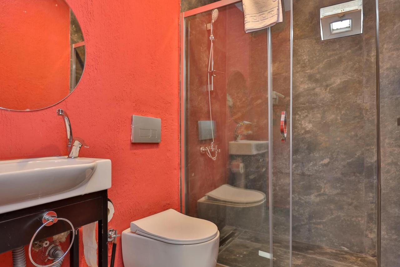 Wolf Of The City & Spa Otel