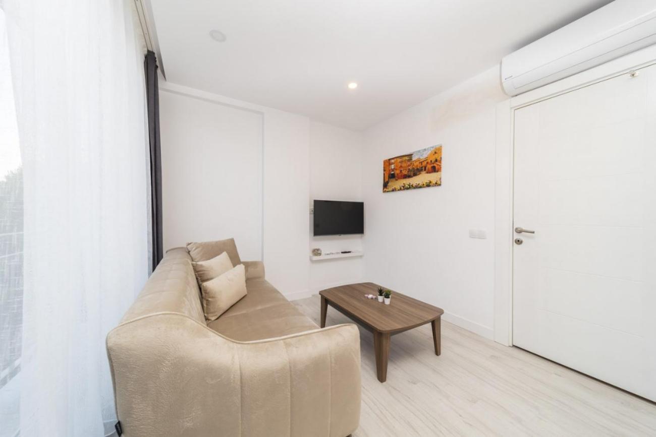 Central Flat With Terrace And View In Muratpasa *
