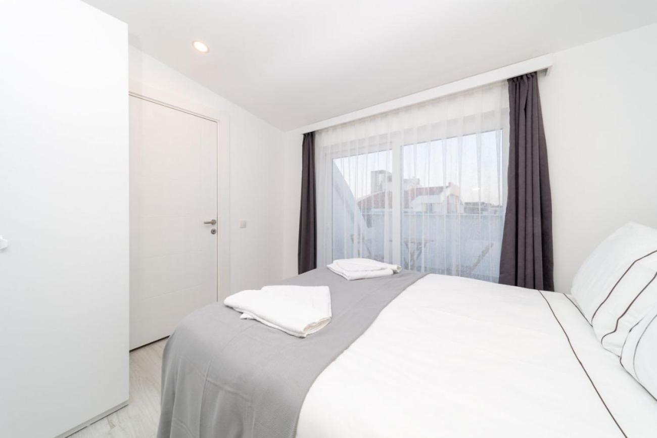 Central Flat With Terrace And View In Muratpasa Apartment