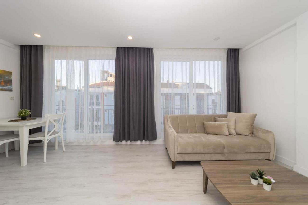 Central Flat With Terrace And View In Muratpasa Apartment