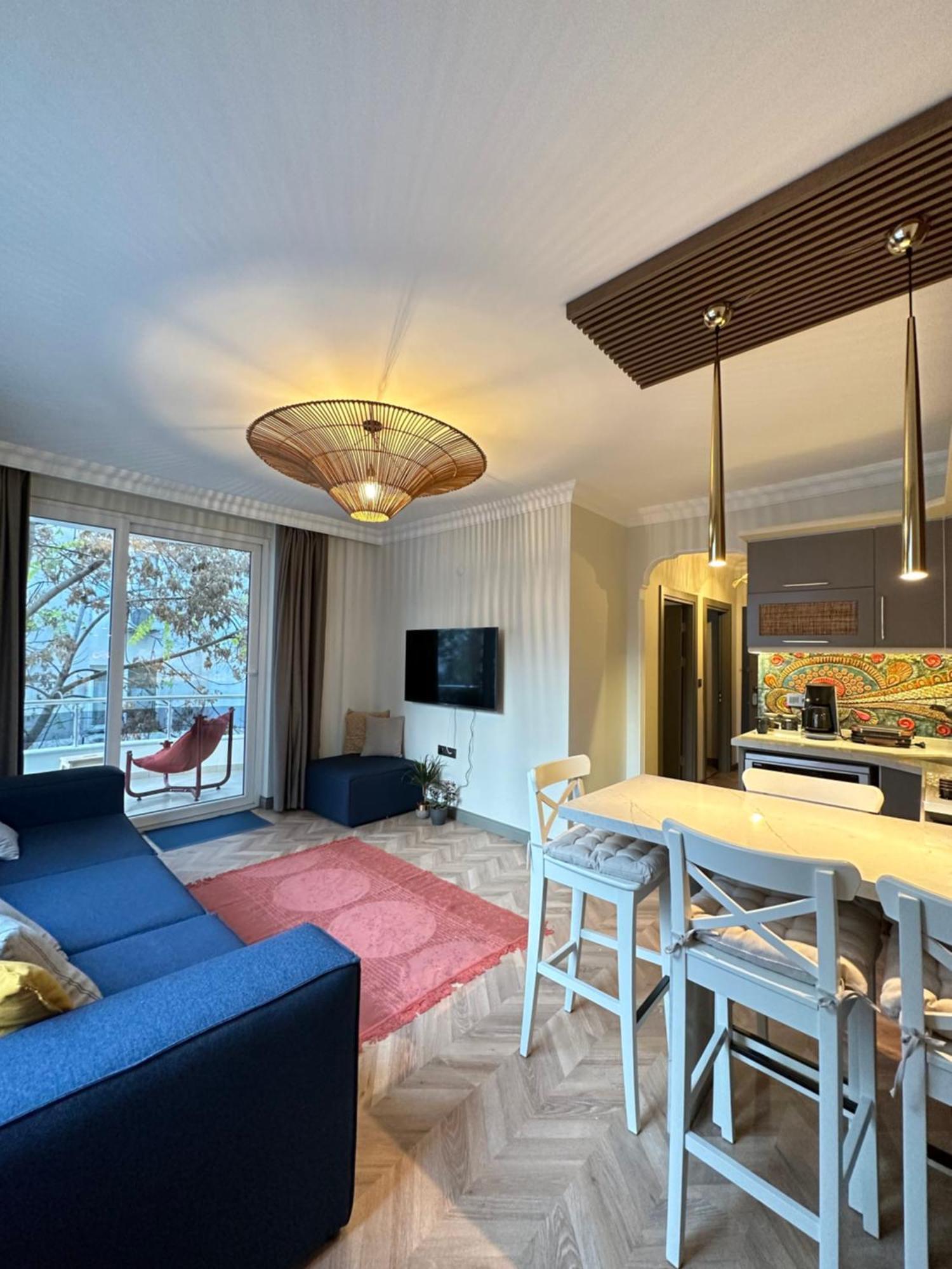 No:6 Luxury Comfort Art House Apartment