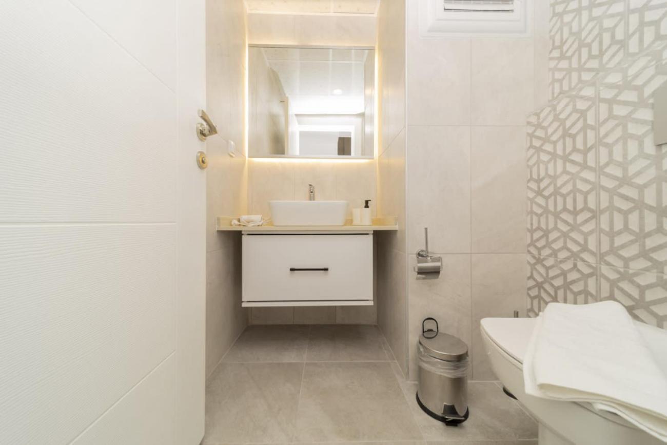 Apartment Central Flat With Terrace And View In Muratpasa