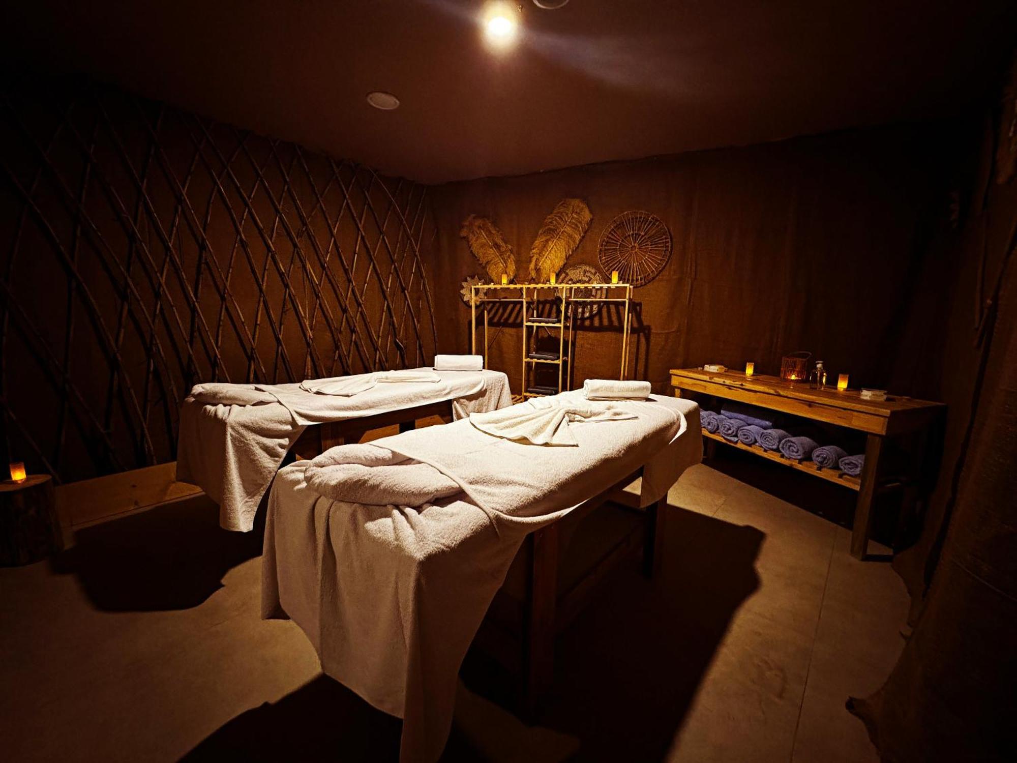 Wolf Of The City & Spa Otel *