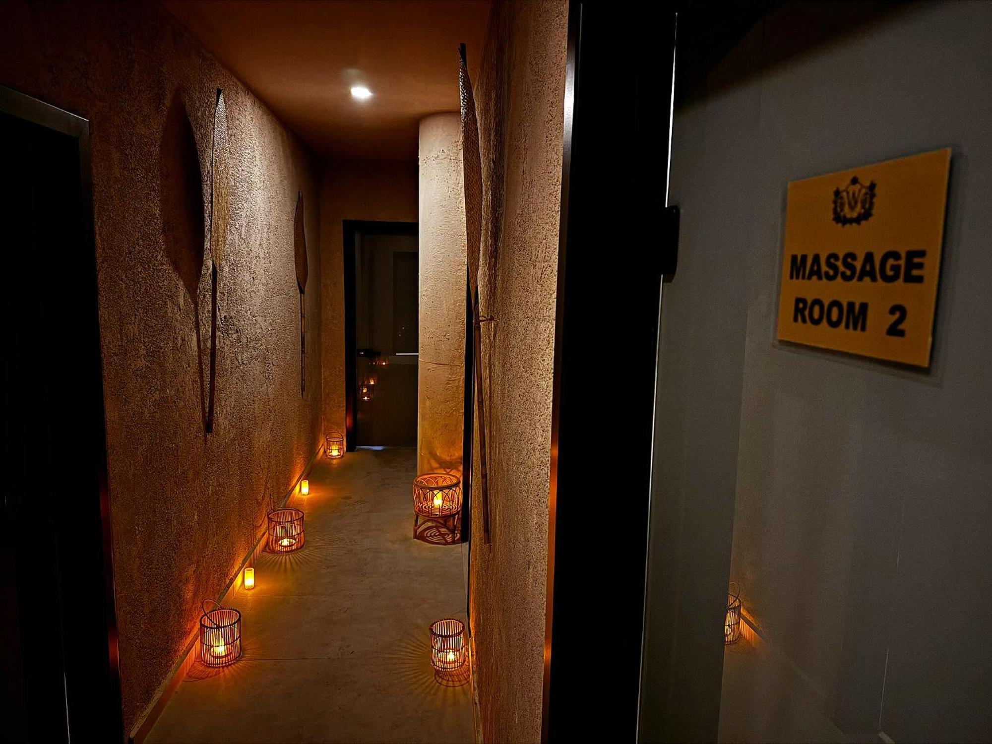 Wolf Of The City & Spa Otel