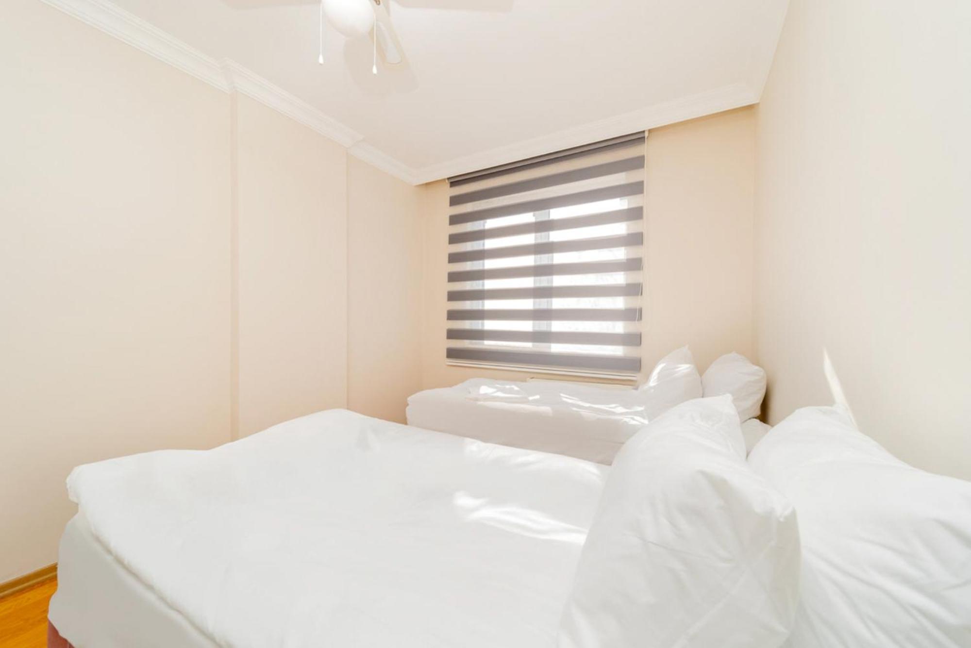 Central Flat W Balcony 10 Min To Hadrian Gates Apartment