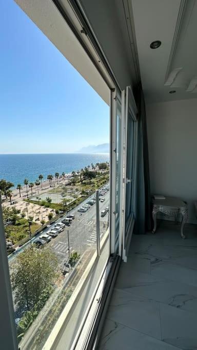 Konyaalti Denizin Ustunde Gemi Ev Apartment