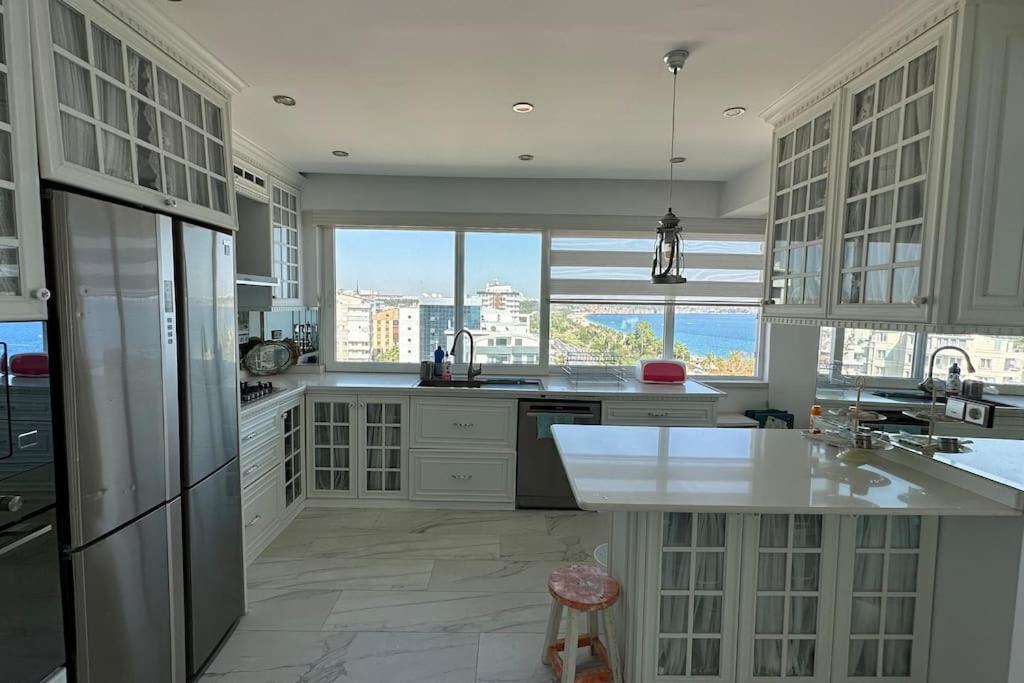 Konyaalti Denizin Ustunde Gemi Ev Apartment