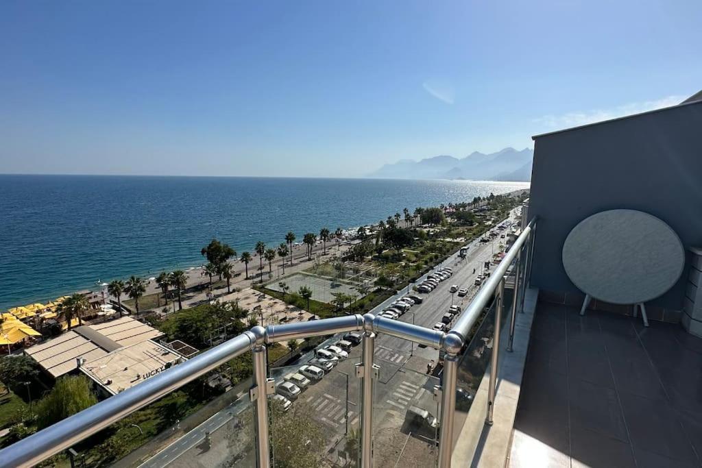 Konyaalti Denizin Ustunde Gemi Ev Apartment