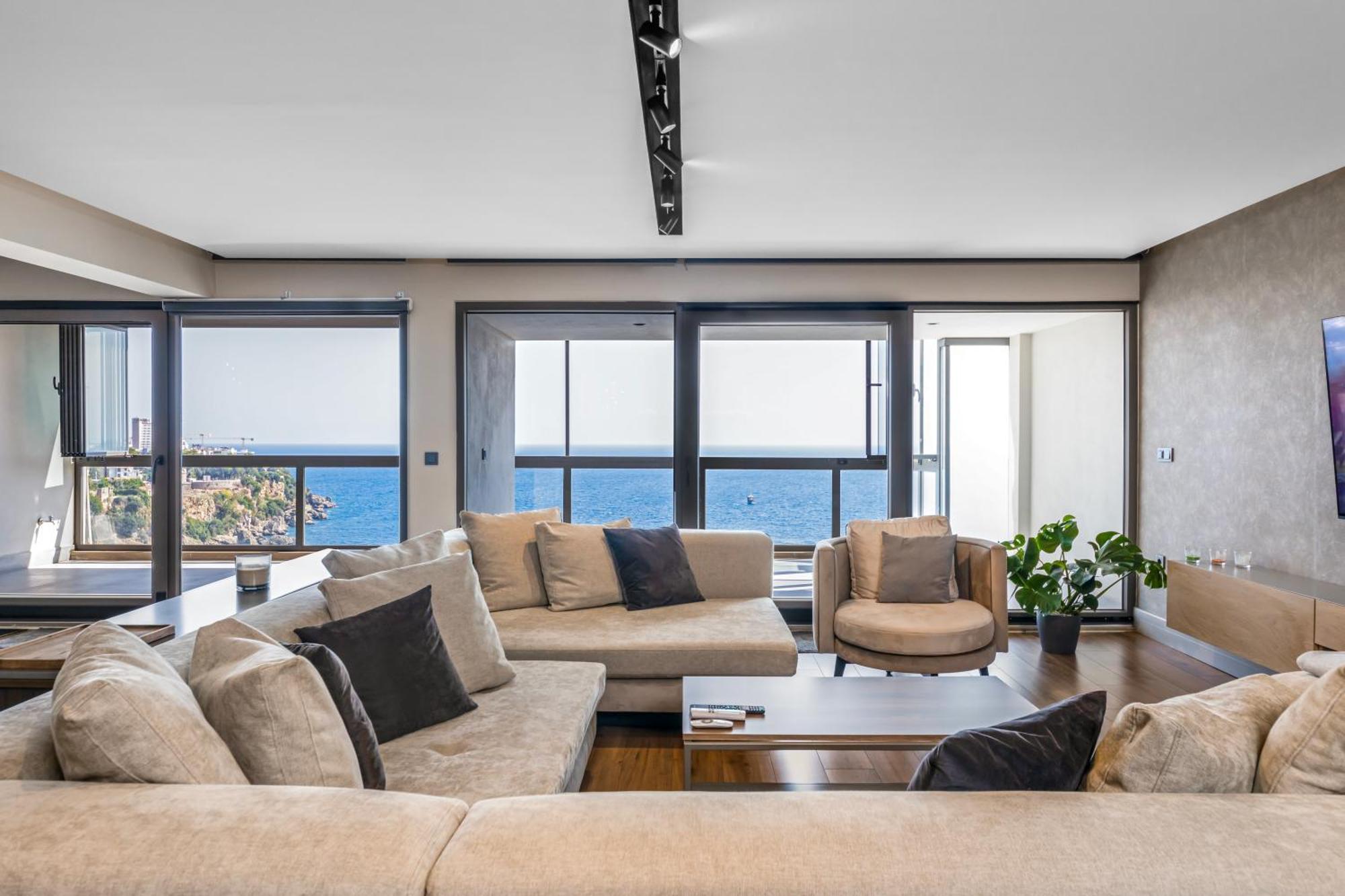 Apartment Blue-tiful Sea Horizon