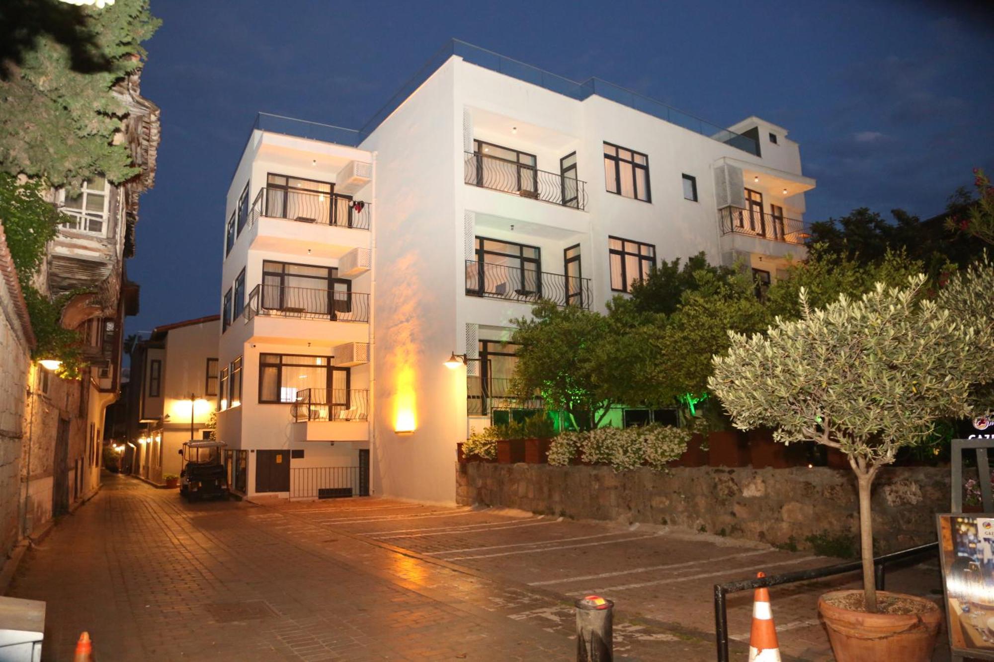 Magnificent Flat With Patio Near Hadrian's Gate Antalya