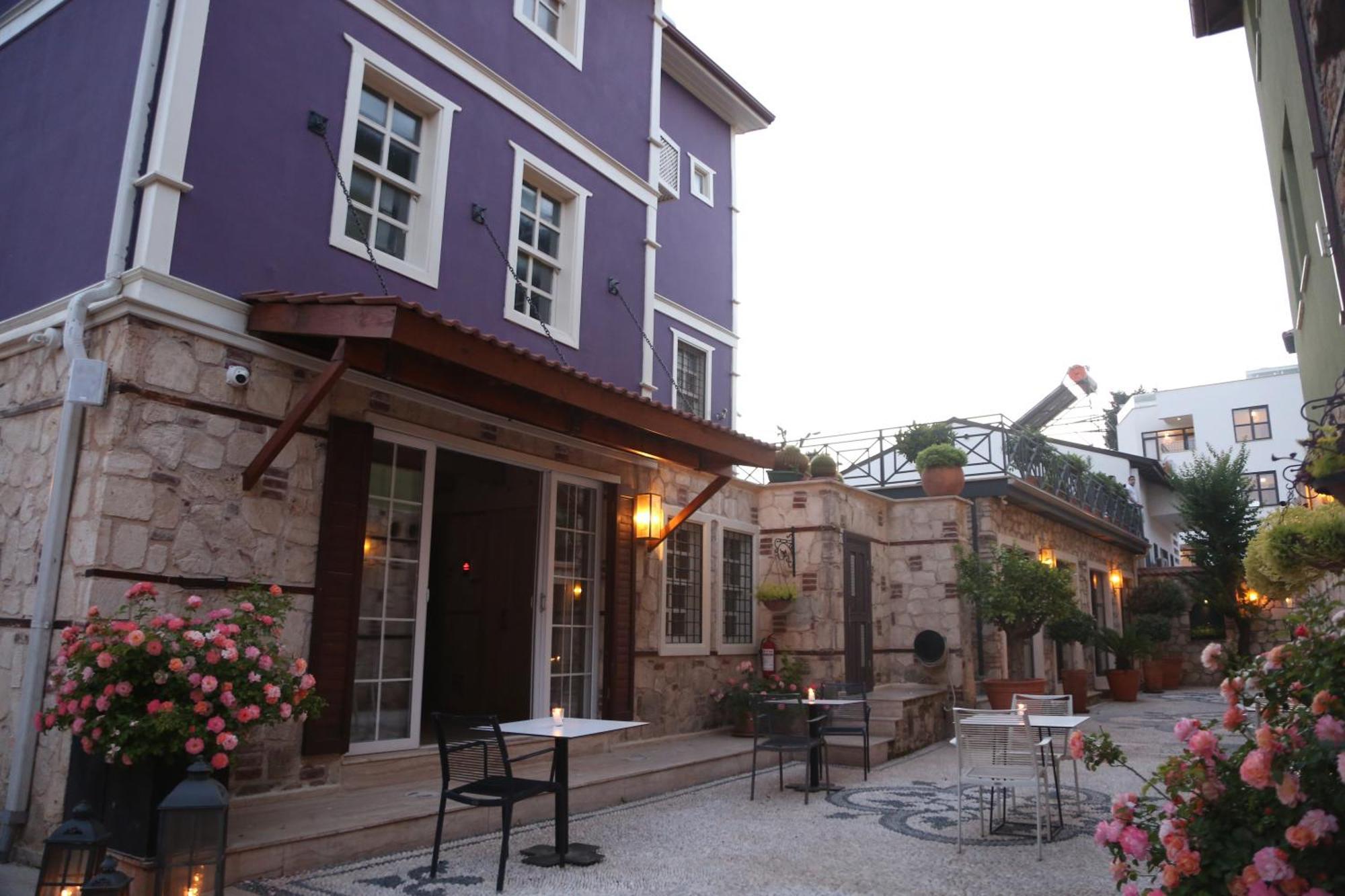 Magnificent Flat With Patio Near Hadrian's Gate Apartment *