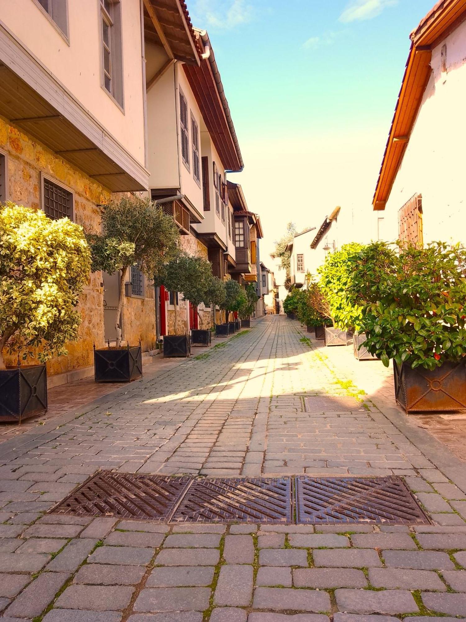 Magnificent Flat With Patio Near Hadrian's Gate Antalya