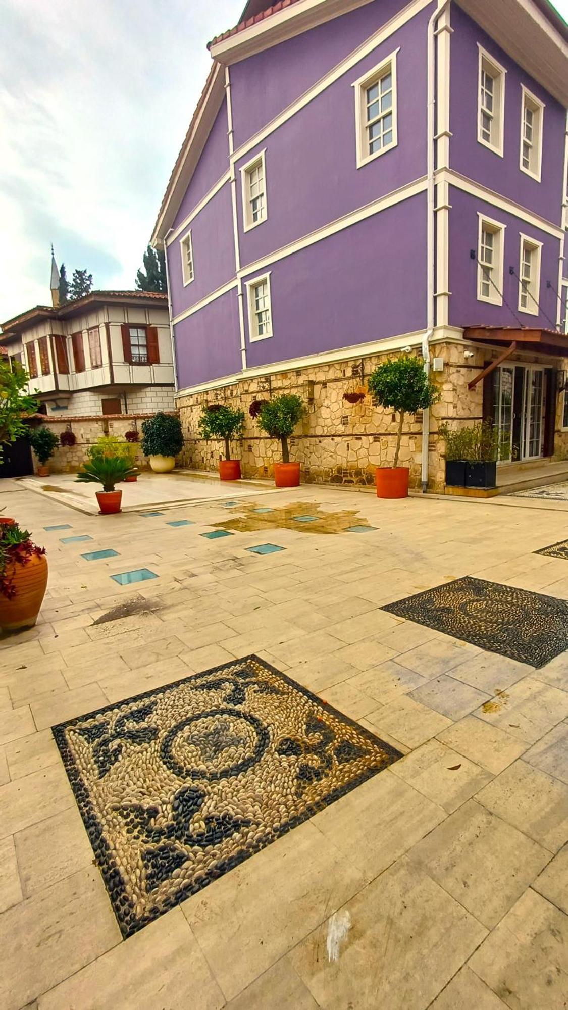 Magnificent Flat With Patio Near Hadrian's Gate Apartment *